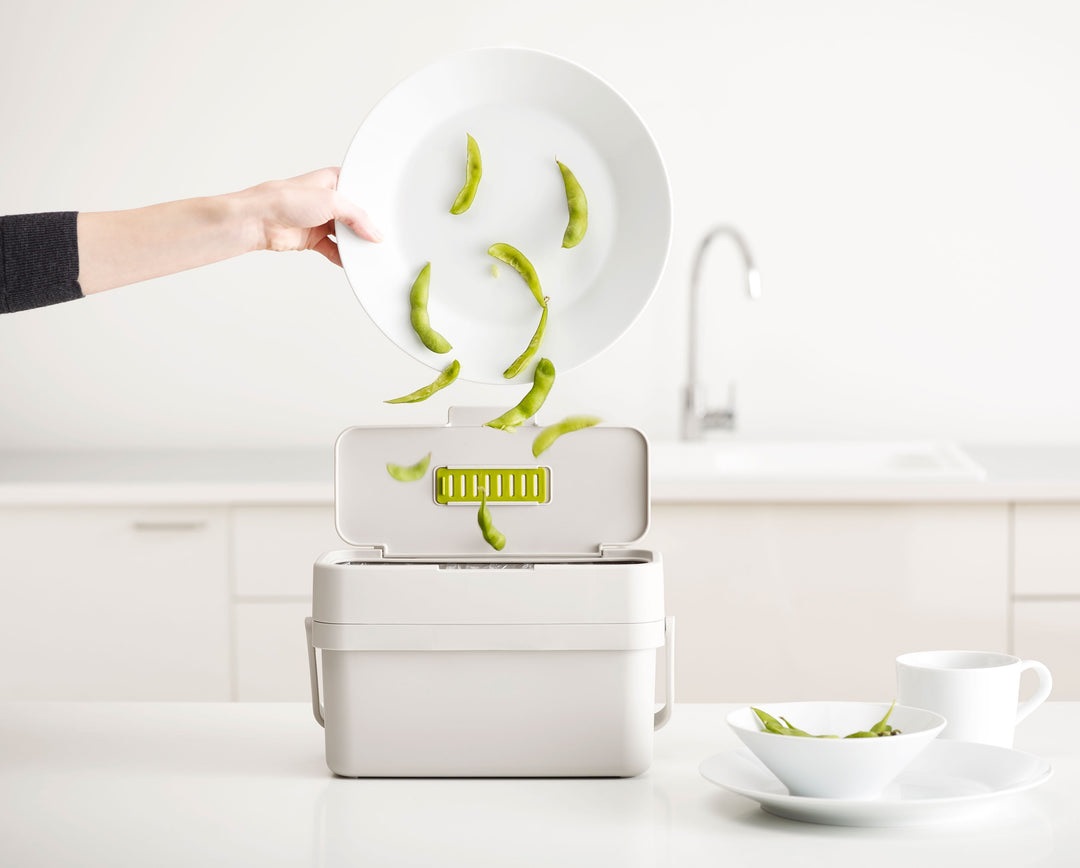 Joseph Joseph Compo 4 Contenitore Compost per Rifiuti Alimentari, 4 Lt, Design Sottile con Apertura Ampia e Ventilazione Regolabile