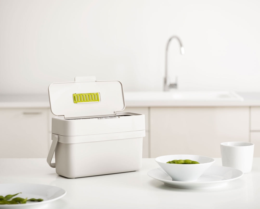 Joseph Joseph Compo 4 Contenitore Compost per Rifiuti Alimentari, 4 Lt, Design Sottile con Apertura Ampia e Ventilazione Regolabile