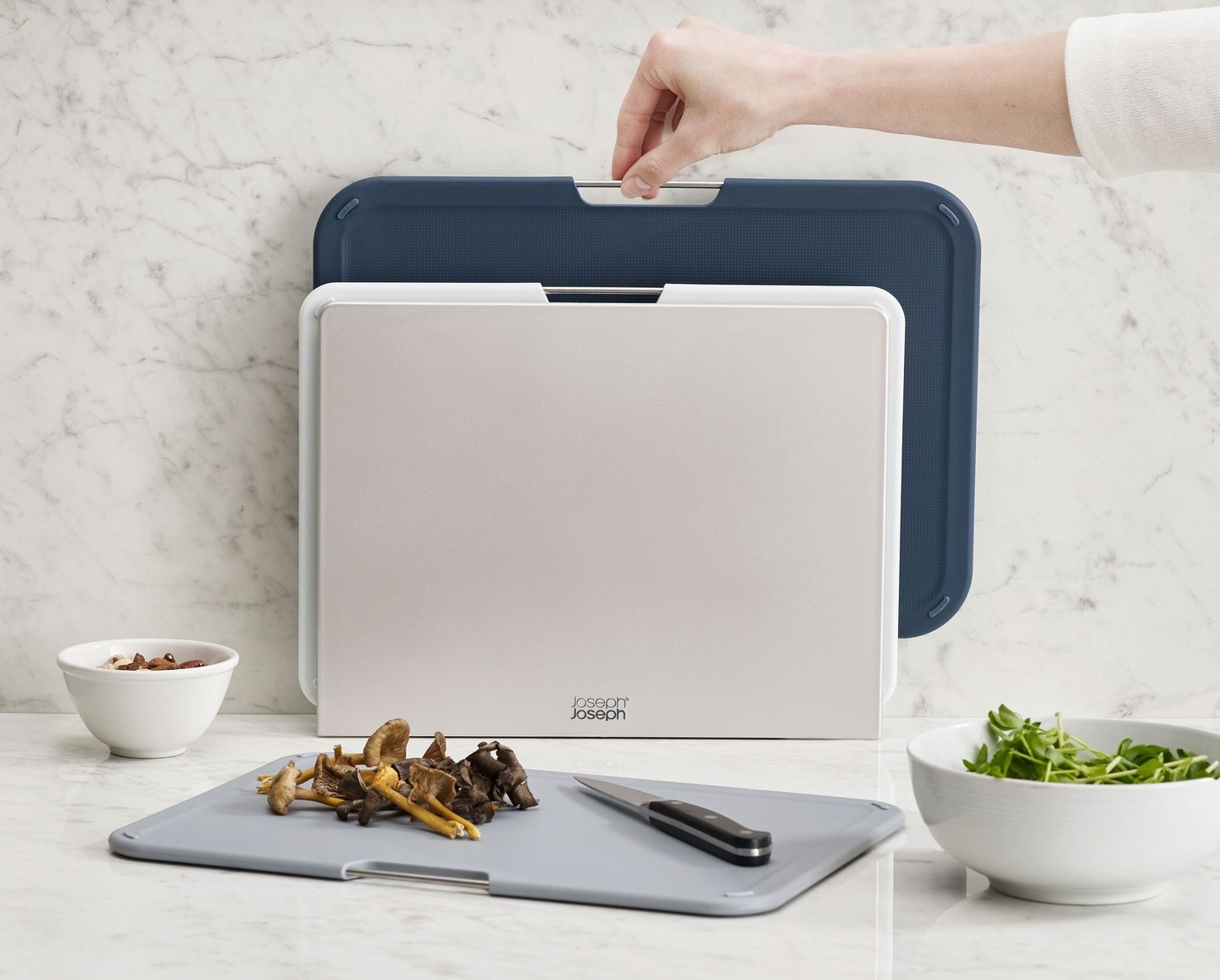 Joseph Joseph Set di 3 Taglieri da Cucina Grandi Verde con Supporto, Codificati a Colori e Antiscivolo