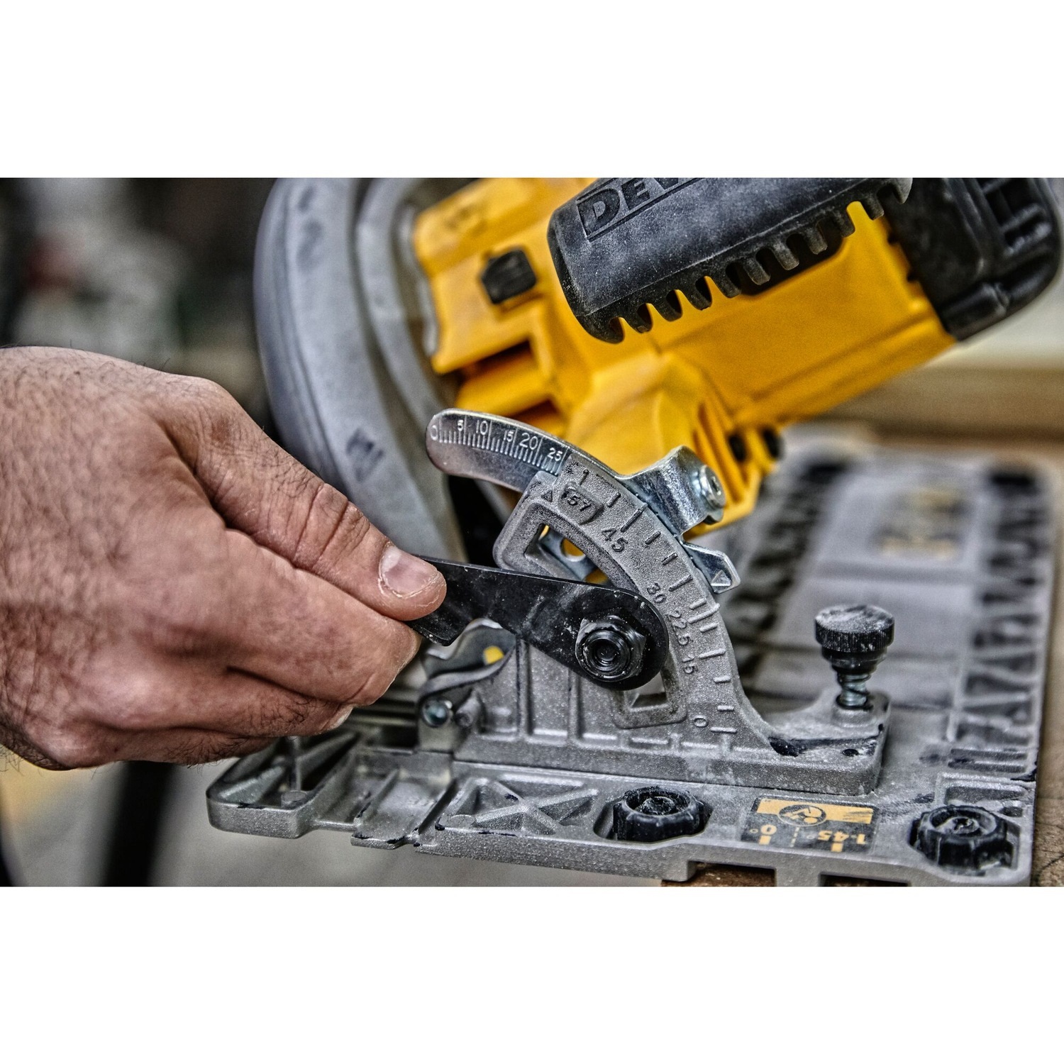 DEWALT DWE576K-QS Sega Circolare 190 mm 1600 W 5200 Giri/min Profondità di Taglio 61 mm