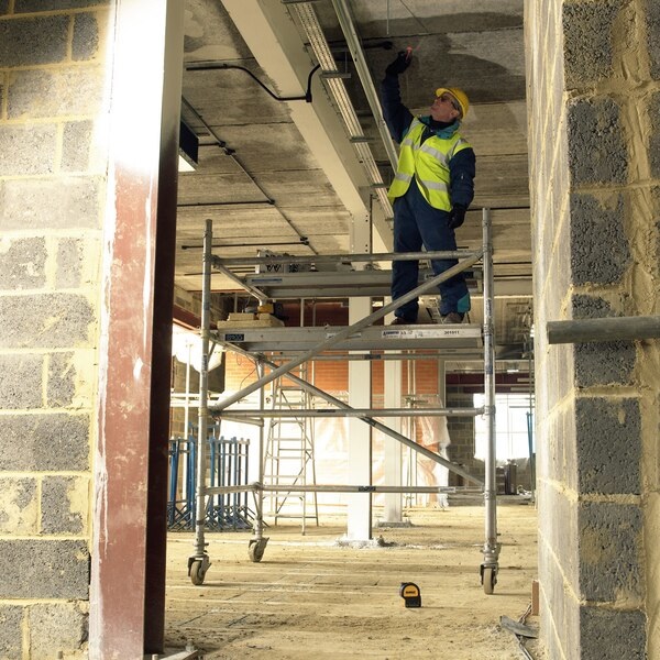 DeWALT DW0822-XJ Livella Laser Piombo e Croce, 4.5 V, Giallo/Nero - Autolivellamento, Raggio 50m, Precisione 3mm/15m