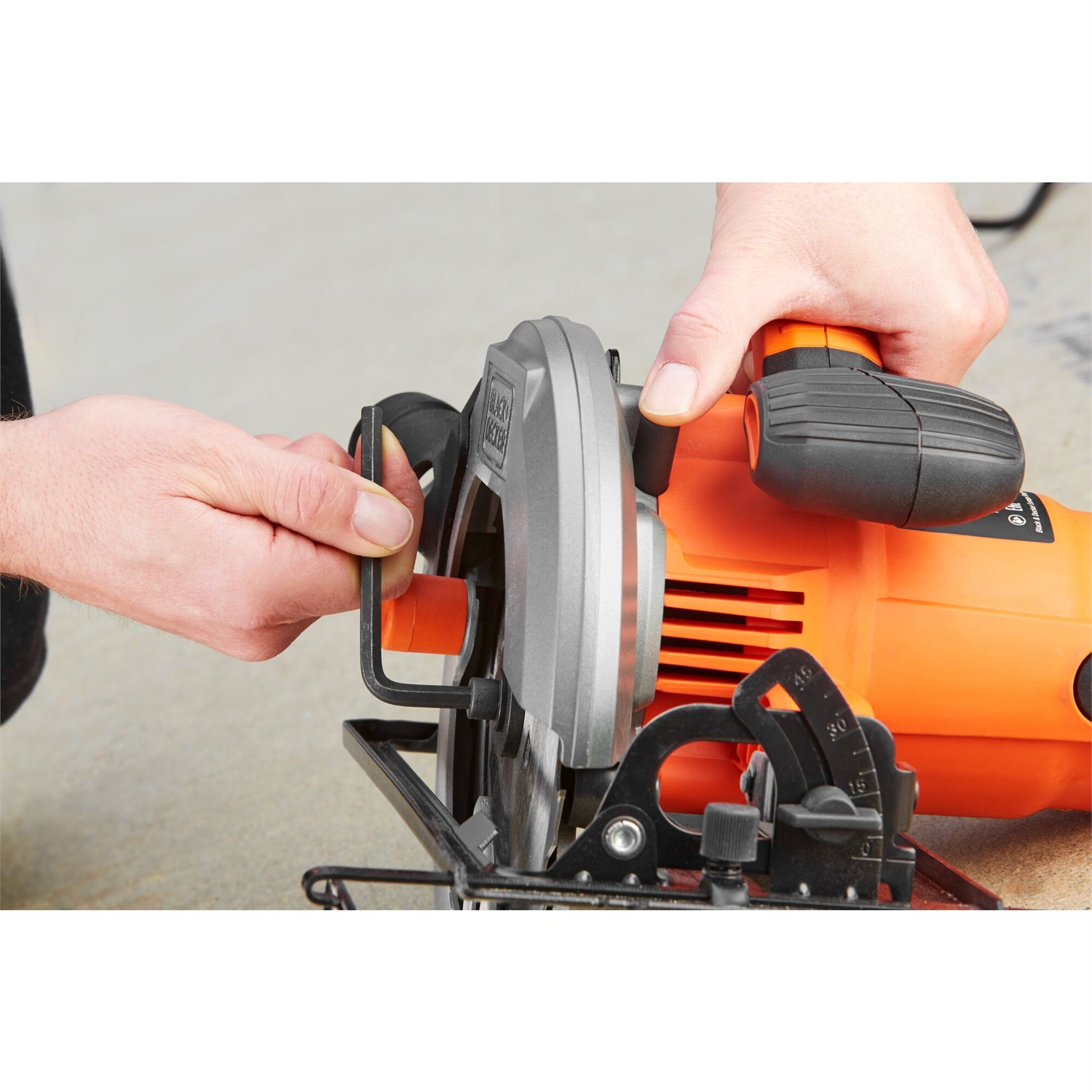 BLACK DECKER CS1550-QS Sega Circolare 1500W con Lama da 190mm, Profondità di Taglio Regolabile fino a 66mm, Blocco Interruttore