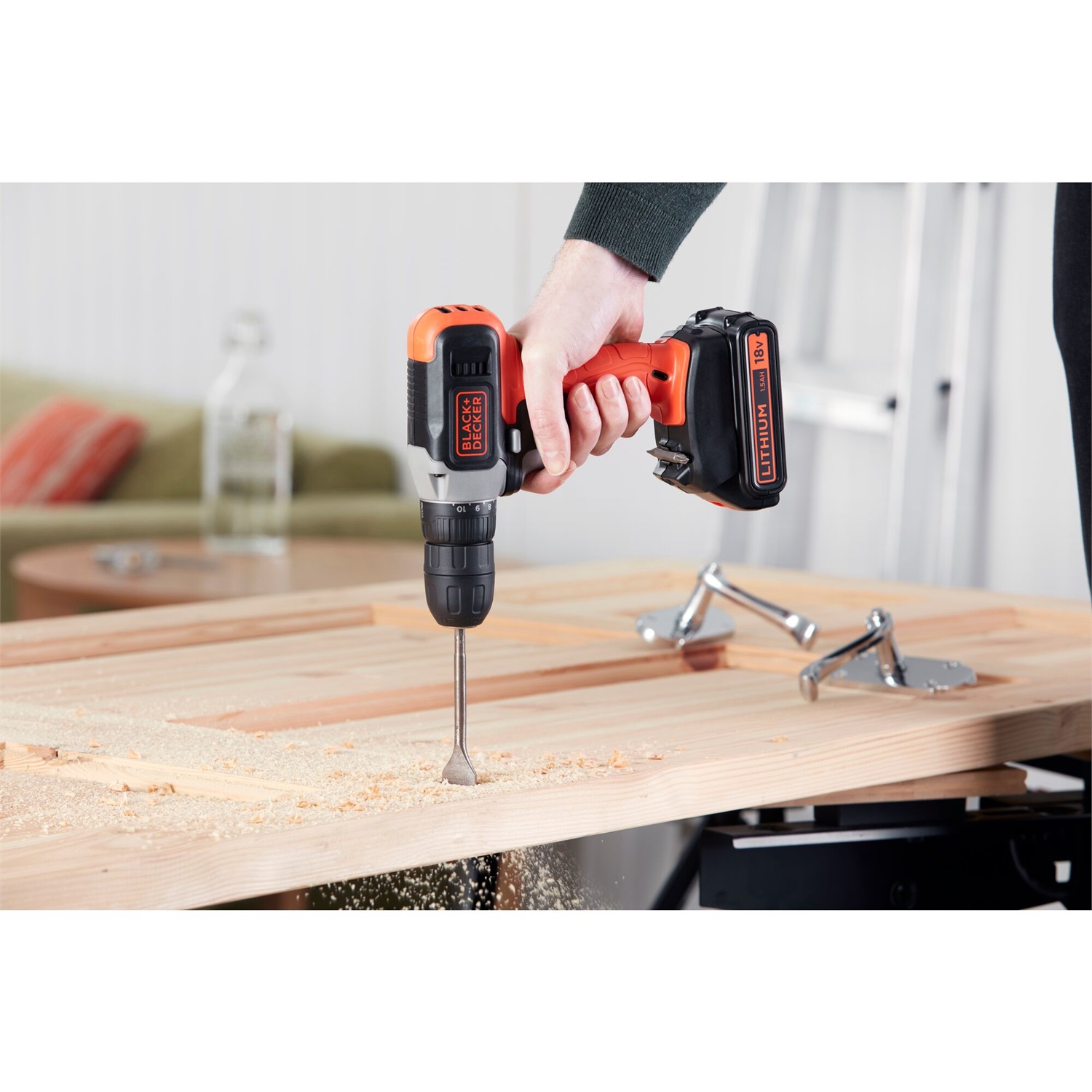 Black & Decker BCD001C1-QW Trapano Avvitatore a Batteria 18V con Batteria 1.5Ah, Coppia Massima 37 Nm, 10 Posizioni di Frizione e Luce LED