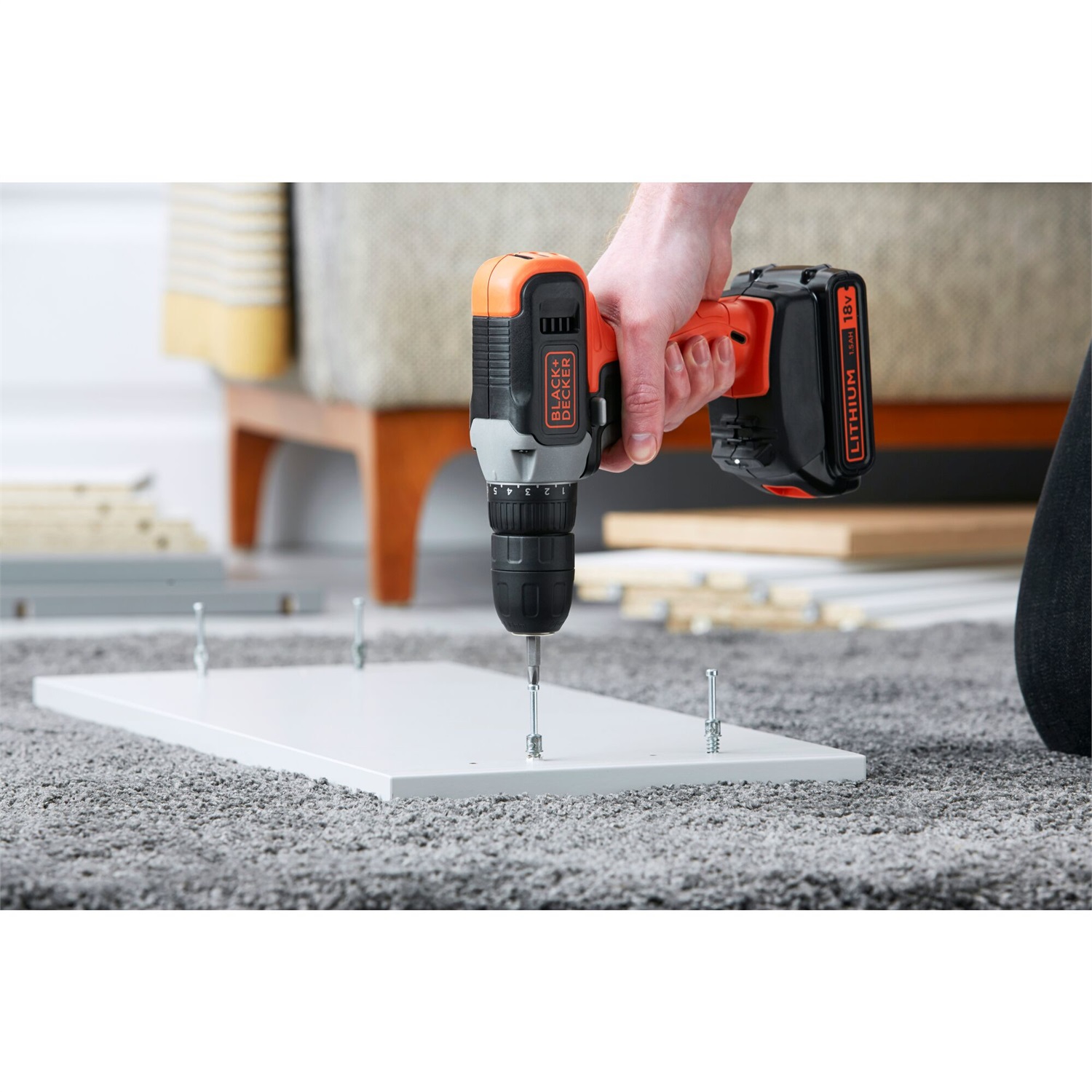 Black & Decker BCD001C1-QW Trapano Avvitatore a Batteria 18V con Batteria 1.5Ah, Coppia Massima 37 Nm, 10 Posizioni di Frizione e Luce LED