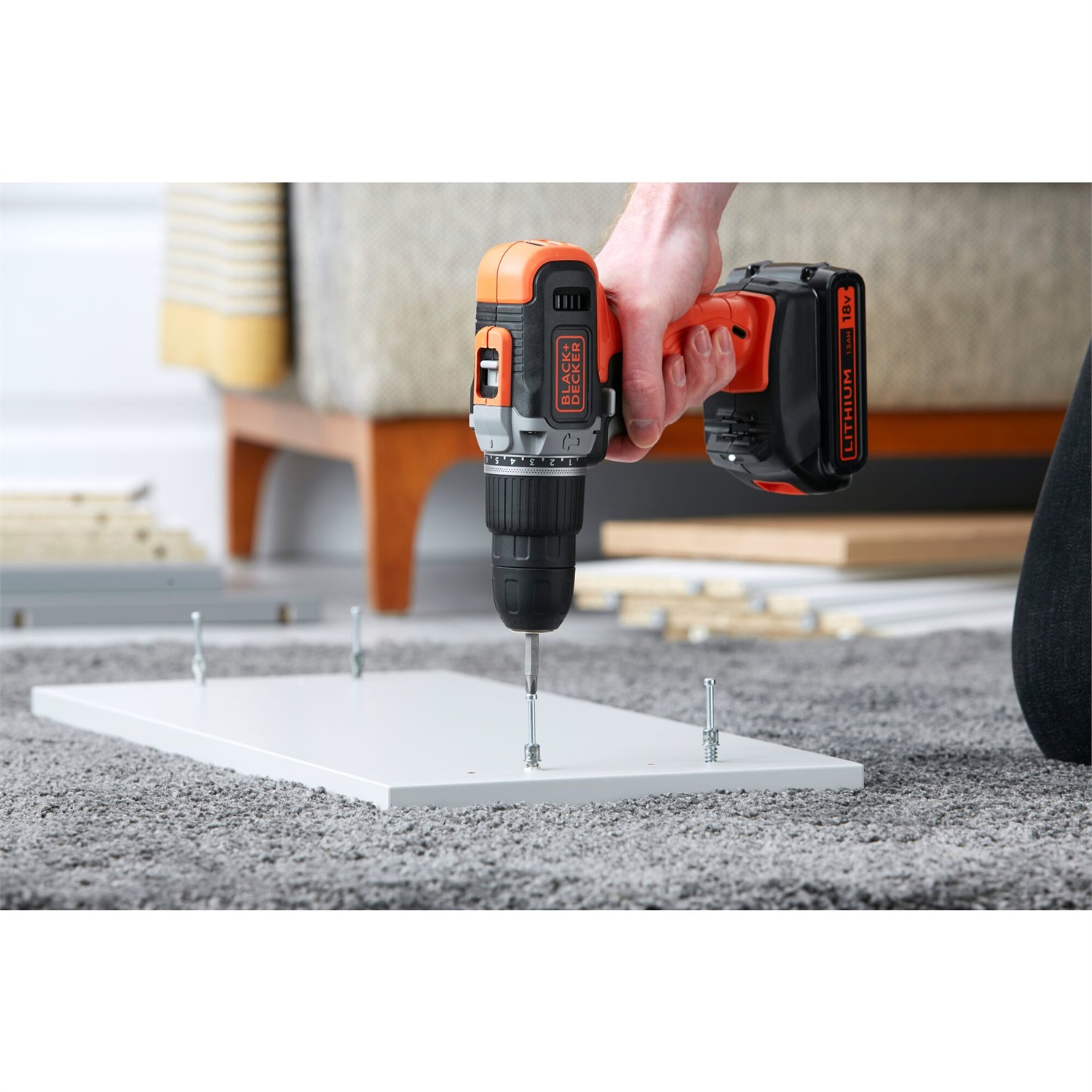 BLACK DECKER BCD003C2K-QW Trapano Avvitatore a Percussione 18V con 2 Batterie da 1,5Ah, Caricatore, Coppia 45Nm e Luce LED