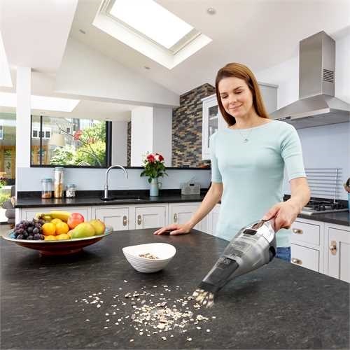 BLACK DECKER NVC220WC-QW Aspirapolvere a Mano Senza Fili Cromo e Titanio, Capacità 370 ml, Bocchetta Estensibile, Senza Sacchetto