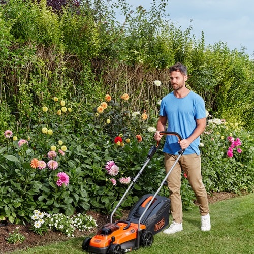 Black & Decker BCMW3318L2 Tagliaerba a Batteria 2x18V/2.5Ah 33 cm - Plastica, A Spinta, Cesto di Raccolta, Taglio Mulching, Superficie Max 300 m²