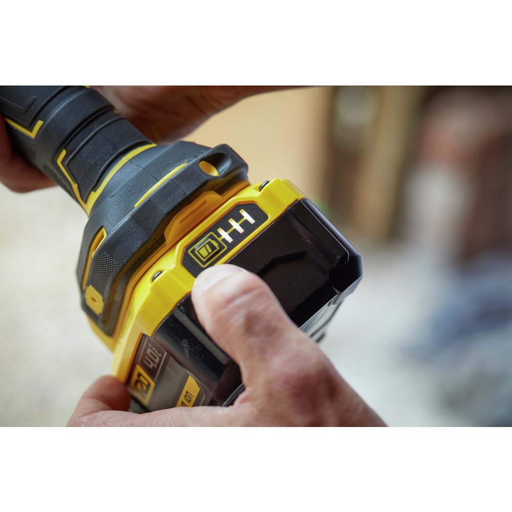 Stanley FatMax SFMCG400M2K-QW Smerigliatrice Angolare 18V, 9000 giri/min, Ø 125 mm, 2 batterie 4 Ah