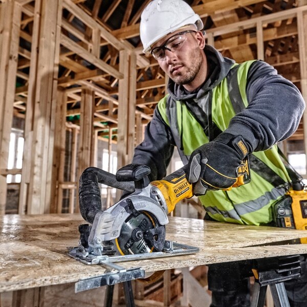 DeWalt DCS571N-XJ Sega Circolare Portatile 115 mm 4500 Giri/min Design Ergonomico con Impugnatura in Gomma
