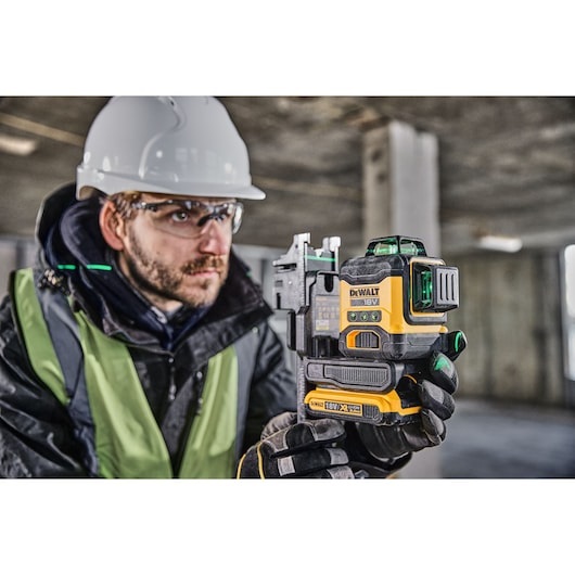 DeWALT DCLE34031N-XJ Livella Laser Autolivellante Verde 3x360° con Diodo a Raggio Verde, Precisione /- 3 mm, Senza Batteria e Caricabatterie