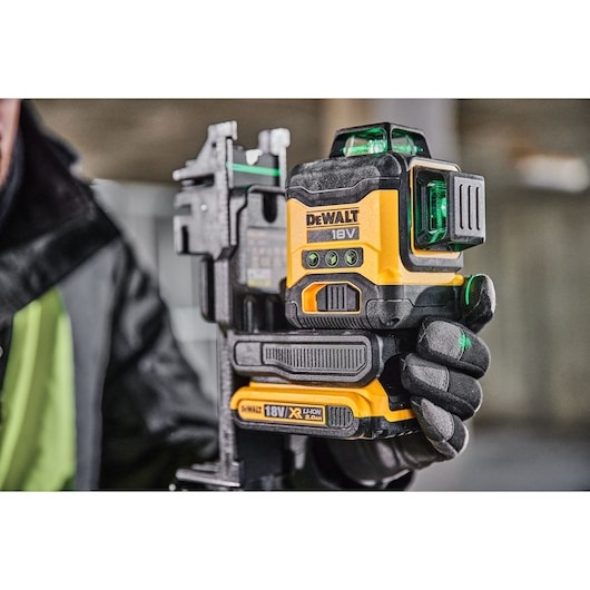 DeWALT DCLE34031N-XJ Livella Laser Autolivellante Verde 3x360° con Diodo a Raggio Verde, Precisione /- 3 mm, Senza Batteria e Caricabatterie