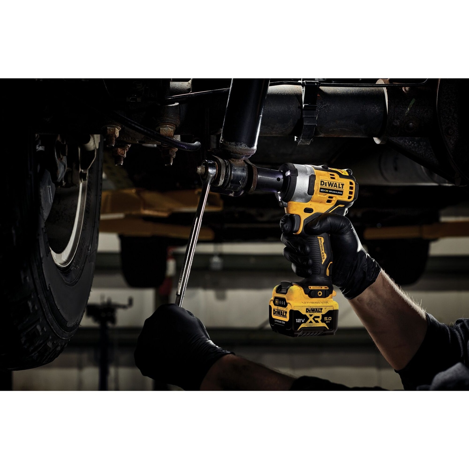 DeWALT DCF903P2-QW Avvitatore a Percussione Senza Fili 2850 Giri/min, Coppia 340 Nm, Porta Utensili 3/8, 2x 5.0 Ah Batteria e Caricabatteria Inclusi