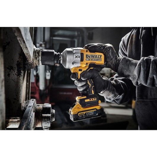 DeWALT DCF961H2T-QW Avvitatore a Impulsi 18V, 5Ah, 1626 Nm, Attacco 1/2