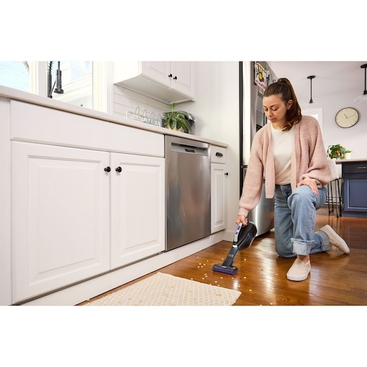 Black & Decker DVD320BP Aspirapolvere Portatile Senza Filo Ricaricabile 12V Nero Senza Sacchetto