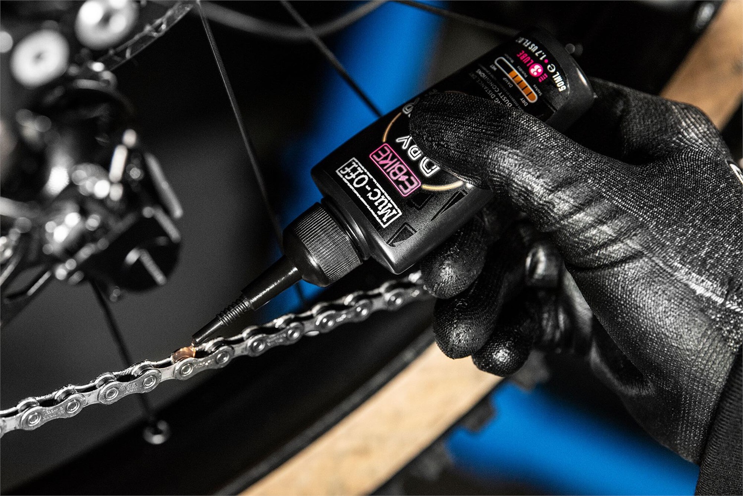 Muc-Off E-Bike Dry Chain Lube 50 ml - Lubrificante Ceramico per Bici Elettriche con Colorante Tracciante UV, Formulato per Condizioni Asciutte