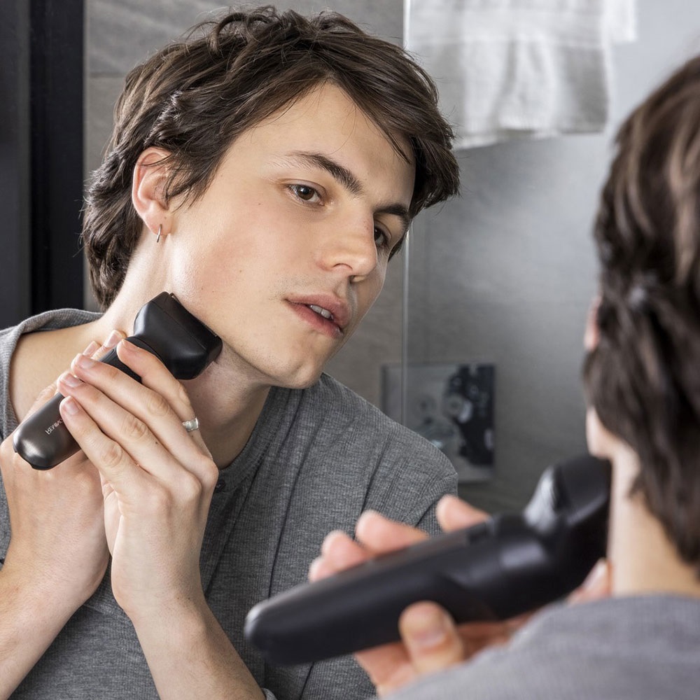 Remington ONE PG780 Rasoio Elettrico Multiuso - Tagliacapelli, Regolabarba, Rifinitore corpo, naso e orecchie - 18 testine/pettini incluse, impermeabile, al litio