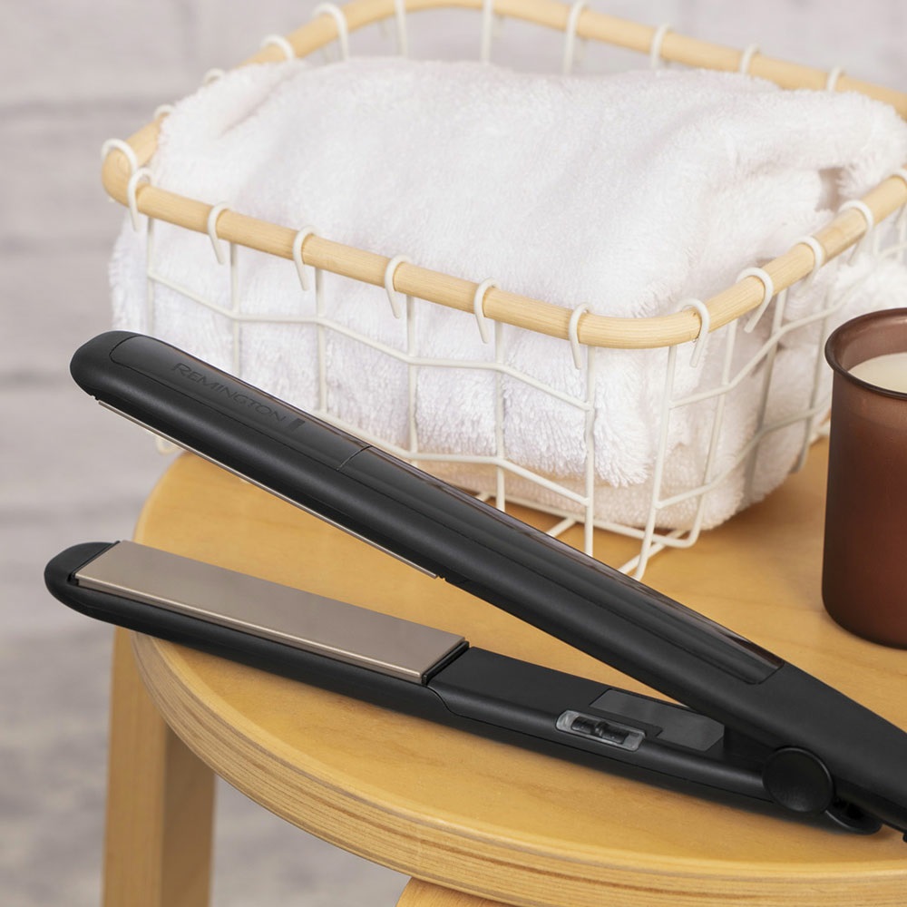 Remington S1370 Piastra per Capelli Ceramica 215°C con Piastre Extra Lunghe e Cavo da 1,8 m - Nero