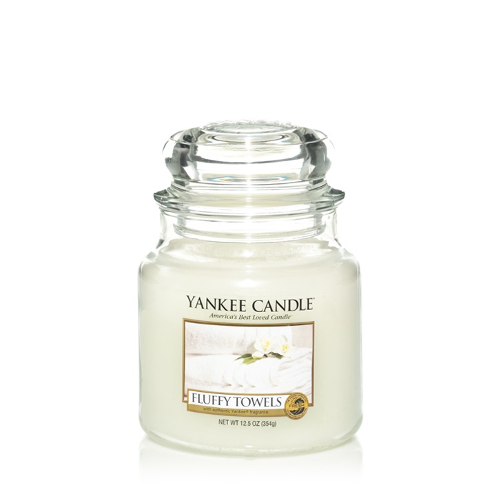 Yankee Candle Candela Profumata Giara Media Fluffy Towels 411 g - Fragranza di Asciugamani Puliti, Durata Fino a 75 Ore