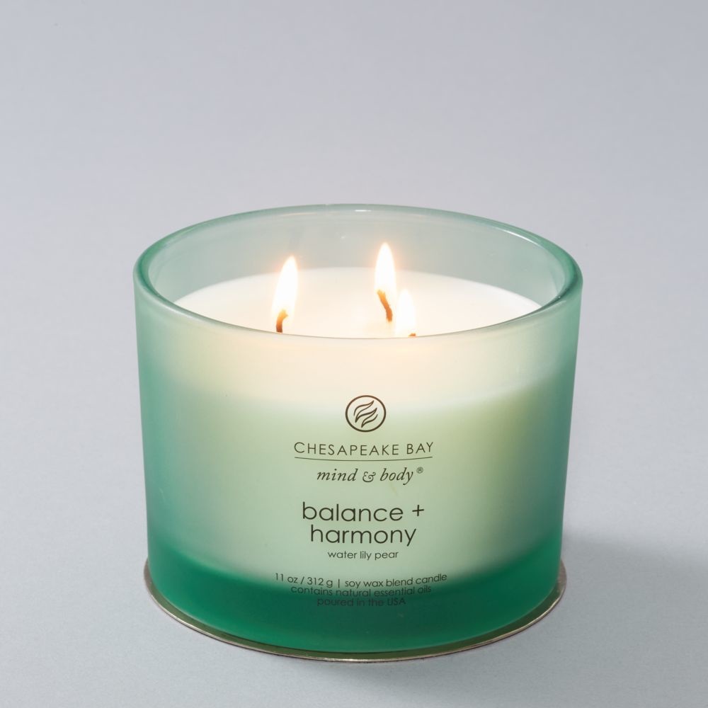 Chesapeake Bay Candle Balance & Harmony Candela Profumata 3 Stoppini Pera di Ninfea 312g