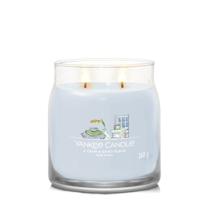 Yankee Candle A Calm & Quiet Place - Candela in Giara Media 368g con 2 Stoppini, Fragranza Floreale, Tempo di Combustione fino a 50 Ore