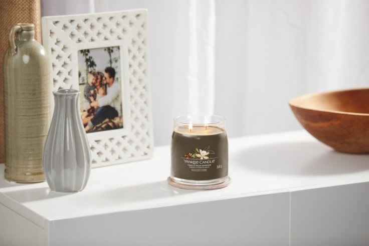 Yankee Candle Vanilla Bean Espresso - Candela Profumata Media 368g con Fragranza Dolce e Speziata, 2 Stoppini, Tempo di Combustione Fino a 50 Ore