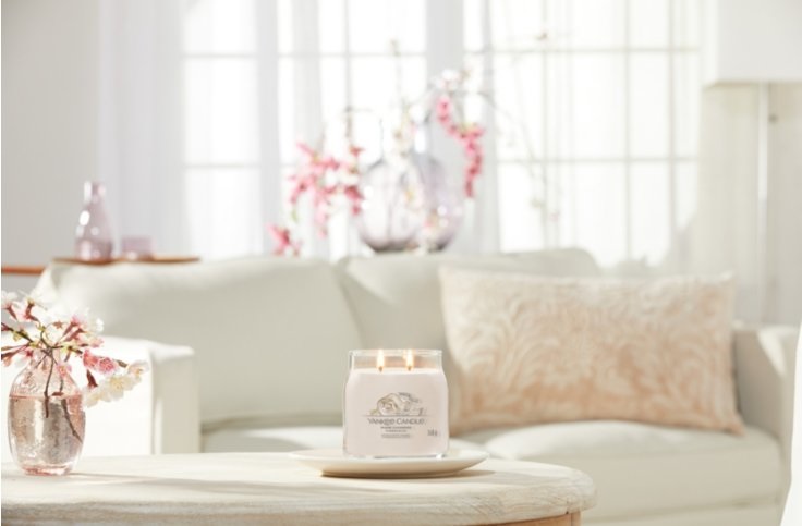 Yankee Candle Warm Cashmere - Candela Profumata Media 368g con 2 Stoppini, Fragranza Elegante e Avvolgente