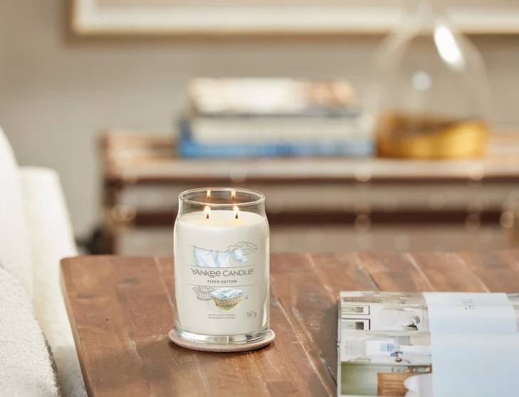 Yankee Candle Clean Cotton - Candela Profumata Grande Signature 567g con 2 Stoppini, Fragranza Fresca e Pulita, Tempo di Combustione 90 Ore