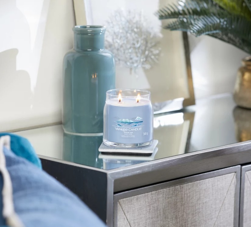 Yankee Candle Ocean Air - Candela Profumata Giara Media 368g con Doppio Stoppino, Fragranza Fresca e Pulita