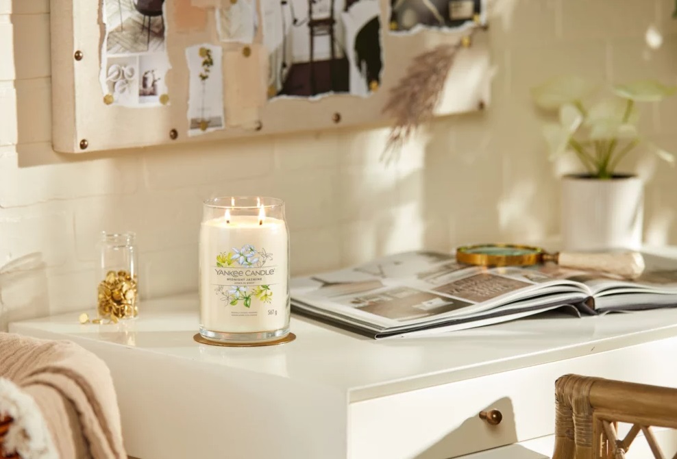 Yankee Candle Giara Grande Midnight Jasmine 567g - Candela Profumata con Fragranza Floreale e Tempo di Combustione Fino a 90 Ore