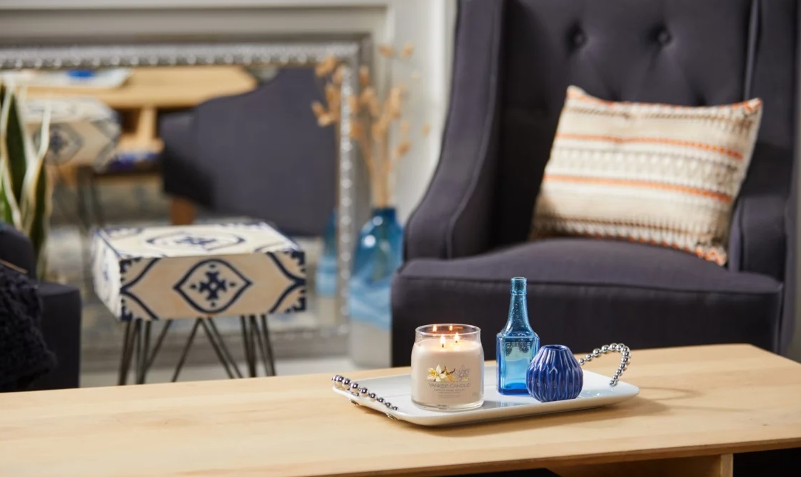 Yankee Candle Vanilla Crème Brûlée - Candela in Giara Media 368 g, Fragranza Dolce e Speziata con note di Crema Pasticcera e Cannella