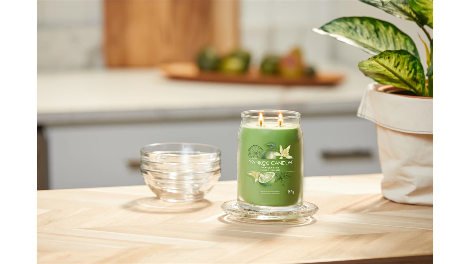 Yankee Candle Signature Candela Profumata Grande Vanilla Lime 567 g - 2 Stoppini, 90 Ore di Combustione