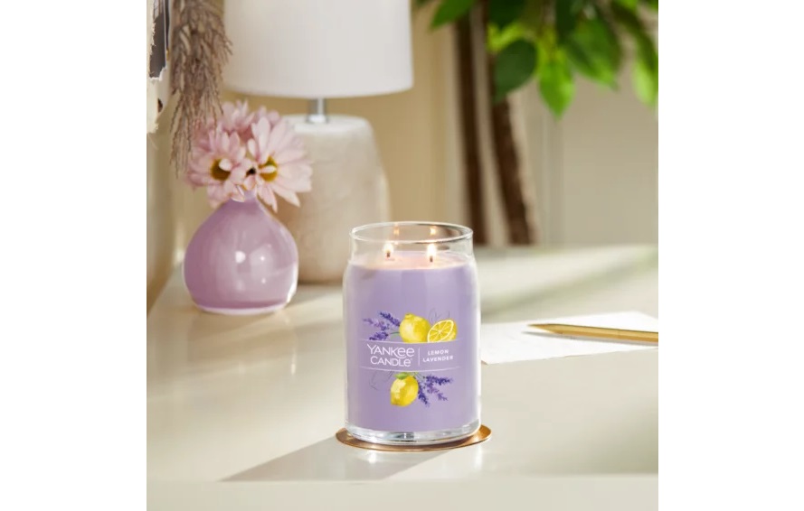Yankee Candle Candela Profumata Giara Grande Lemon Lavender 567 g - Fragranza Agrumata con Limone e Lavanda, Tempo di Combustione Fino a 90 Ore