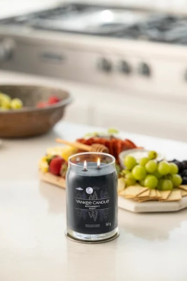 Yankee Candle Midsummer's Night Giara Grande 567 g - Candela Profumata con Fragranza di Muschio, Patchouli e Salvia