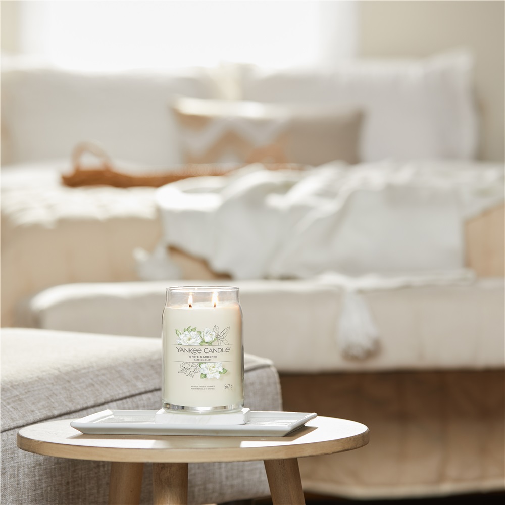 Yankee Candle White Gardenia - Candela Profumata in Giara Grande 567g con Fragranza Floreale e Tempo di Combustione Fino a 90 Ore