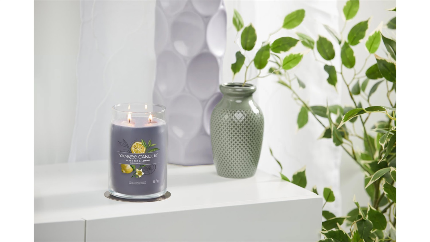 Yankee Candle Signature Candela Profumata Giara Grande Black Tea & Lemon, 567 g, Fragranza Agrumata con Note di Vaniglia e Muschio, Tempo di Combustione Fino a 90 Ore