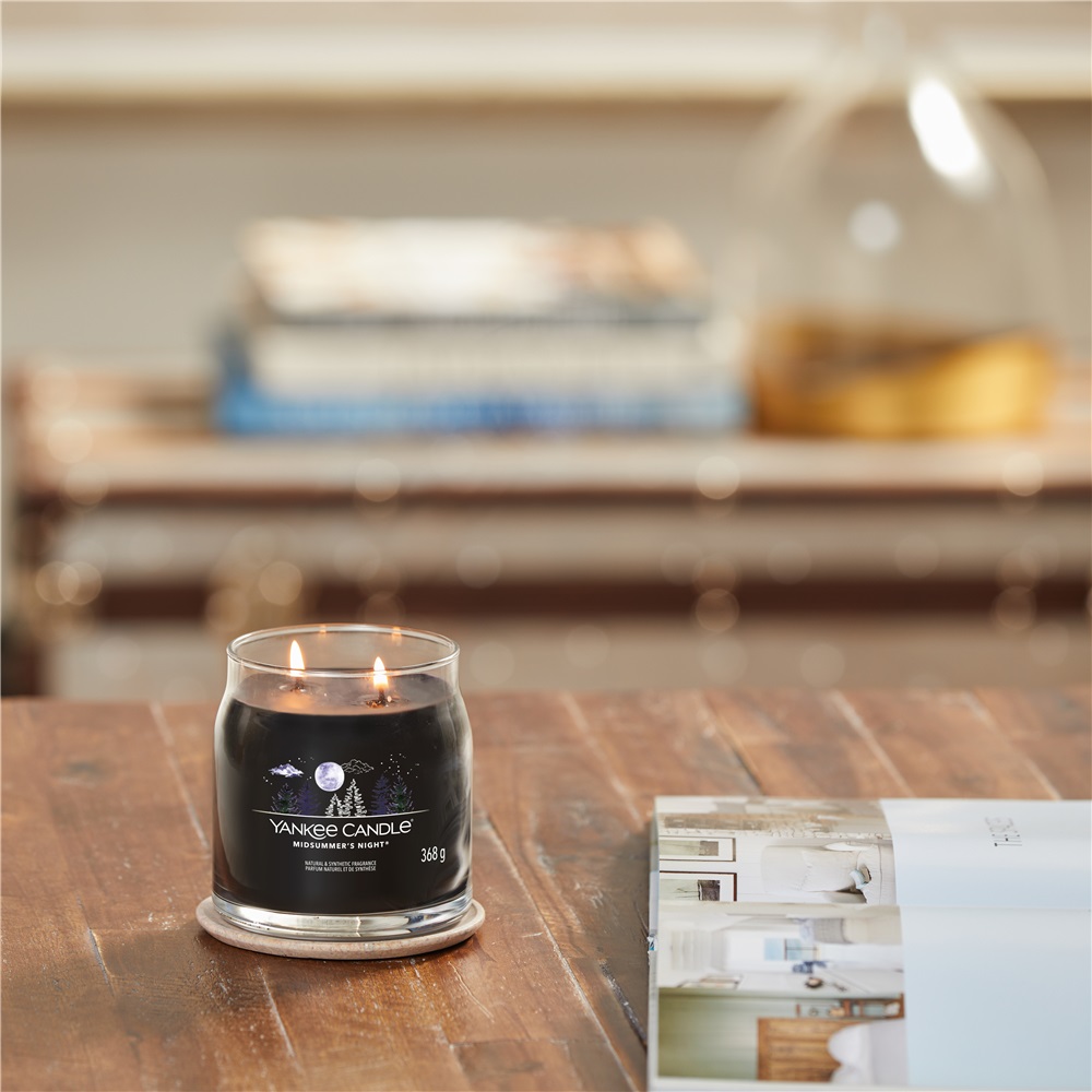 Yankee Candle Midsummer's Night - Candela Profumata in Giara Media 368g con Doppio Stoppino e Fragranza Inebriante