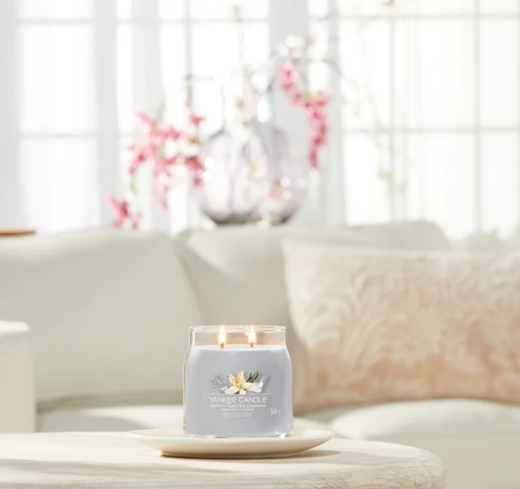 Yankee Candle Smoked Vanilla & Cashmere - Candela Profumata Media 368g con Doppio Stoppino