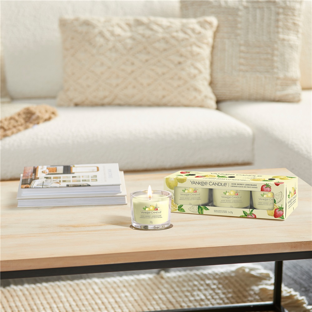 Yankee Candle Iced Berry Lemonade - Candela Profumata Votiva 37 g con Fragranza di Limone, Pompelmo e Bacche Ghiacciate