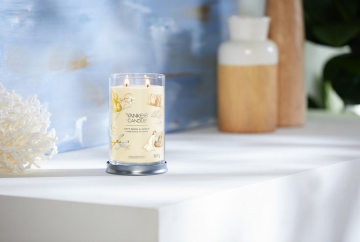Yankee Candle Soft Wool & Amber - Candela Profumata Grande Tumbler 567g con 2 Stoppini, Fragranza Floreale, Tempo di Combustione fino a 100 Ore