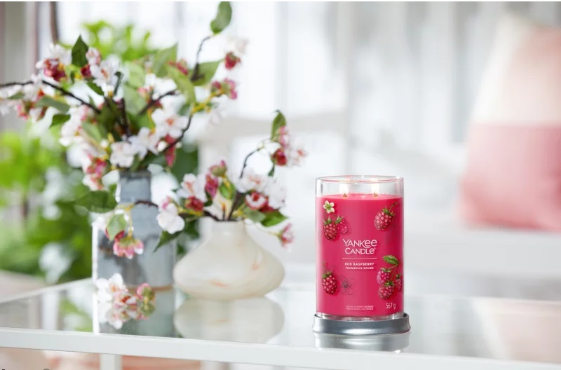 Yankee Candle Signature Tumbler Grande Lampone Rosso 567g - Candela Profumata a 2 Stoppini con Cera di Soia, Fino a 100 Ore di Combustione