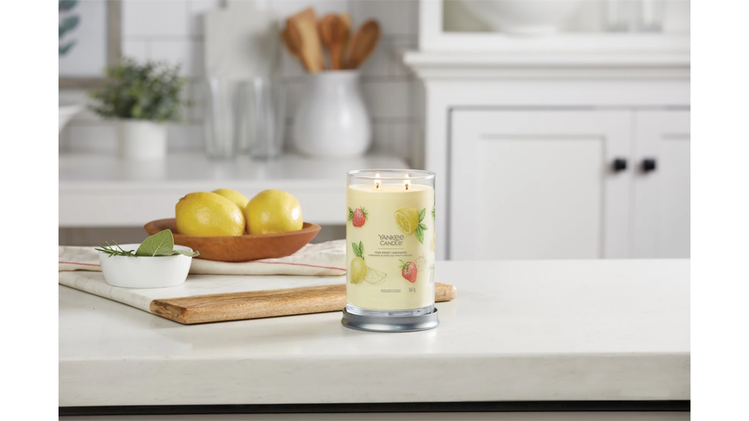 Yankee Candle Signature Tumbler Grande Iced Berry Lemonade 567g - Candela Profumata con Fragranza Fruttata e Tempo di Combustione Fino a 100 Ore