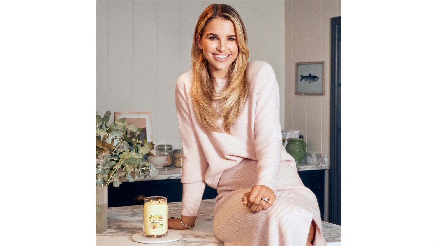 Yankee Candle Signature Tumbler Grande Iced Berry Lemonade 567g - Candela Profumata con Fragranza Fruttata e Tempo di Combustione Fino a 100 Ore