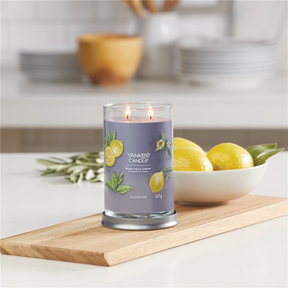 Yankee Candle Black Tea & Lemon - Candela Profumata Tumbler Grande 567 g, Cera di Soia, 2 Stoppini, Fino a 100 Ore di Combustione