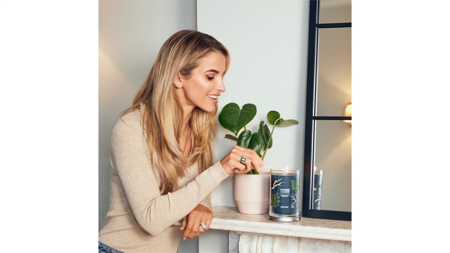 Yankee Candle Tumbler Grande Bayside Cedar 567 g - Candela Profumata con Fragranza Fresca e Pulita, 2 Stoppini, Tempo di Combustione Fino a 100 Ore