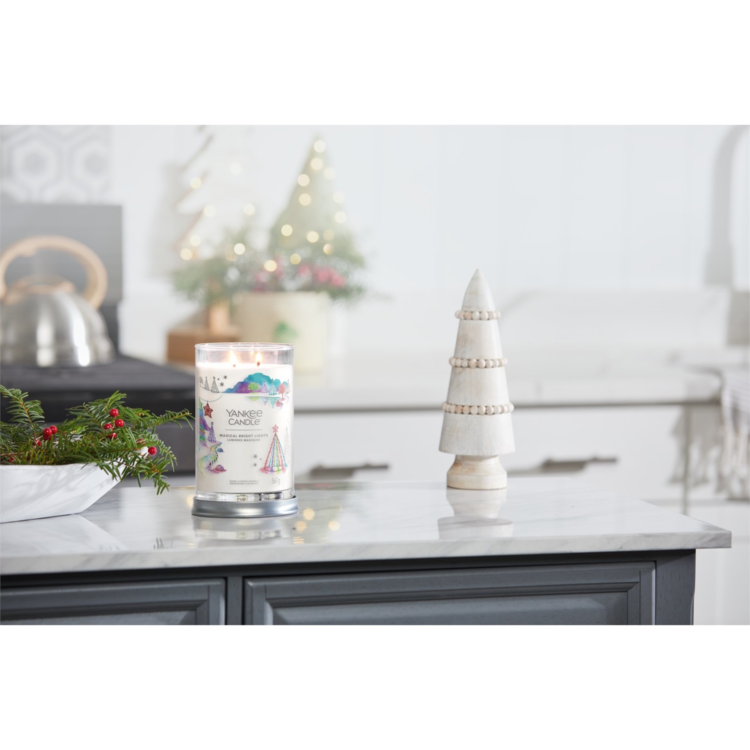 YANKEE CANDLE Candela Profumata Tumbler Grande Magical Bright Lights 567 g con 2 Stoppini - Note di Pera Ghiacciata e Gelsomino