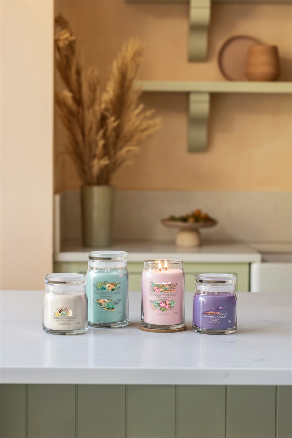 Yankee Candle Stargazing - Candela Profumata Media in Giara da 368 g con Note di Lavanda, Eucalipto e Zucchero Vanigliato