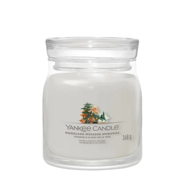 Yankee Candle Woodland Weekend Memories - Candela in Giara Media 368g, Profumata, Tempo di Combustione fino a 50 Ore, Colore Bianco