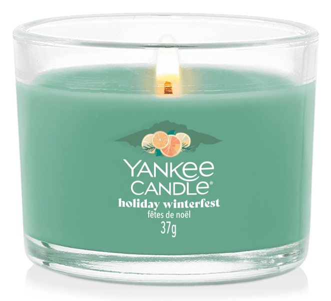 Yankee Candle Holiday Winterfest - Candela profumata 37 g con fragranza di Agrumi, erbe fresche e pino per un'atmosfera accogliente