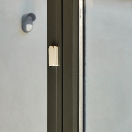 Yale AL-DC-1A-W Sensore per Porte e Finestre Wireless con Avvisi in Tempo Reale e Copertura fino a 1 km