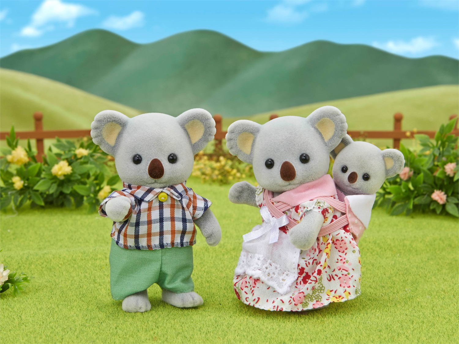 Sylvanian Families 5310 - Famiglia Koala con papà, mamma e bambino, morbidi e adorabili